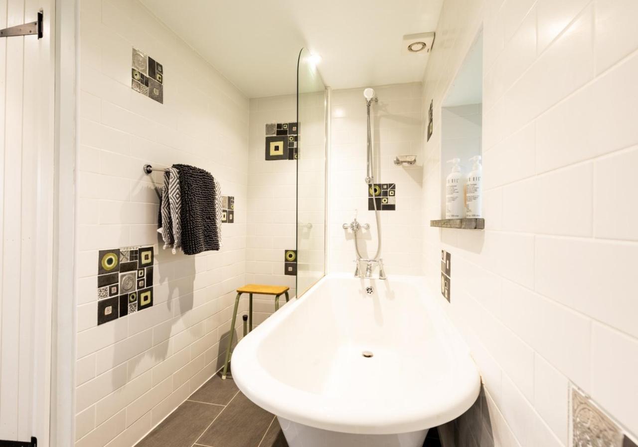 Penrhiw - A Country Cottage With Mountain Views Newport  Luaran gambar