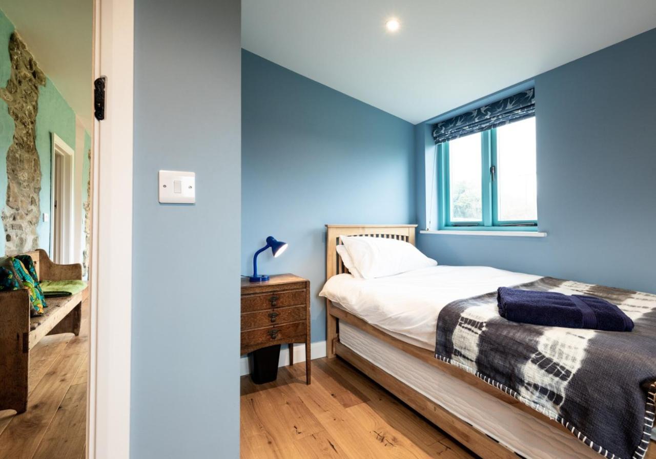 Penrhiw - A Country Cottage With Mountain Views Newport  Luaran gambar